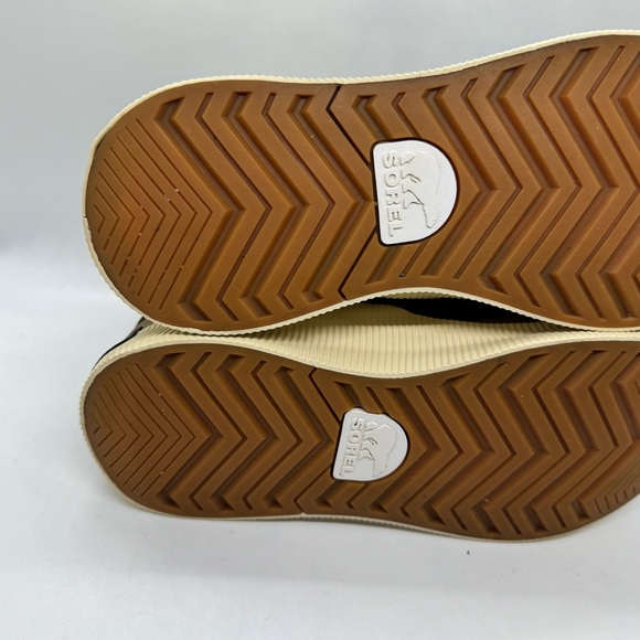 Sorel Women's Out N About IV Classic Waterproof Boots Utility Green, Black - Picture 13 of 14